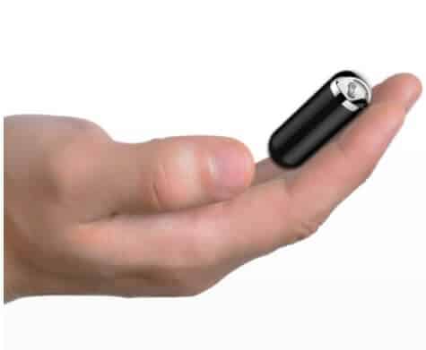 Ukryty mini dyktafon zamaskowany jako brelok do kluczy Ukryty mini dyktafon w formie breloka do kluczy